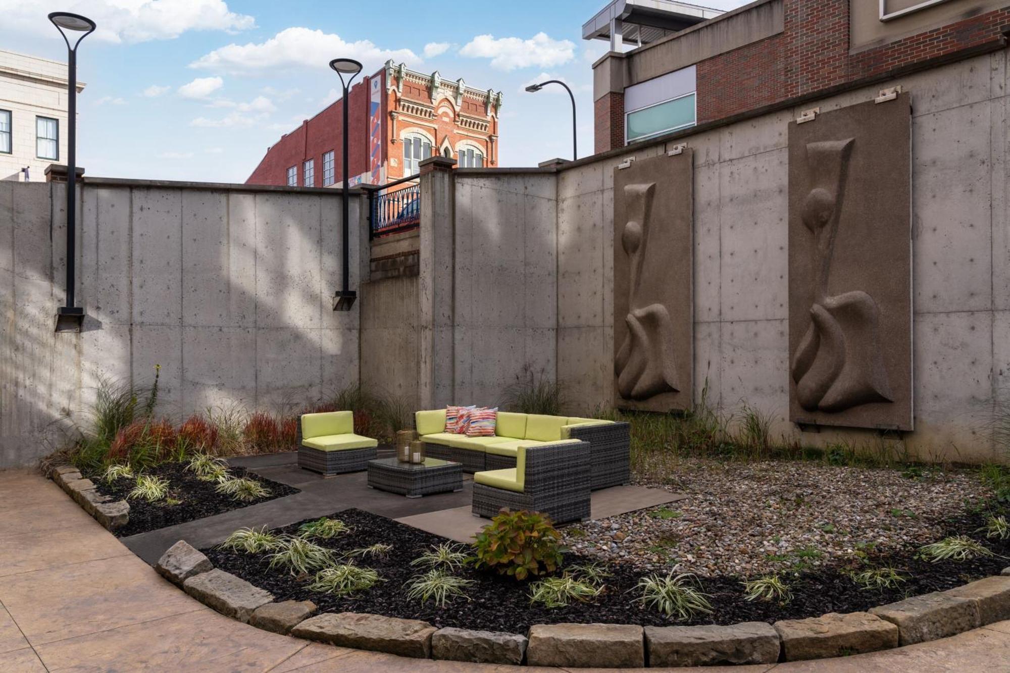 Blu-Tique, Akron, A Tribute Portfolio Hotel Экстерьер фото