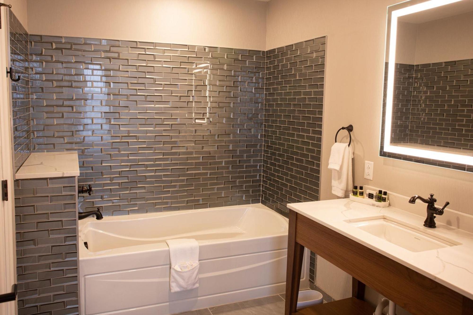 Blu-Tique, Akron, A Tribute Portfolio Hotel Экстерьер фото